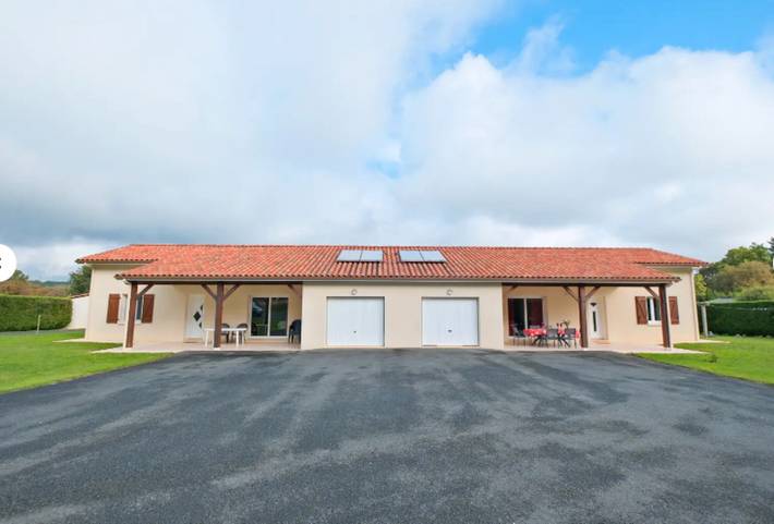 Gîte pour 12 personnes, avec jardin en Dordogne