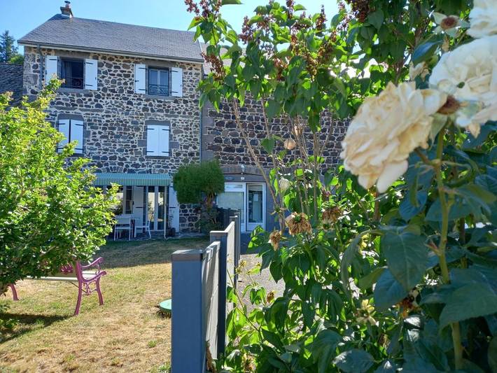 Location de vacances pour 10 personnes, avec Terrasse ainsi que Jardin et Vue à Nébouzat