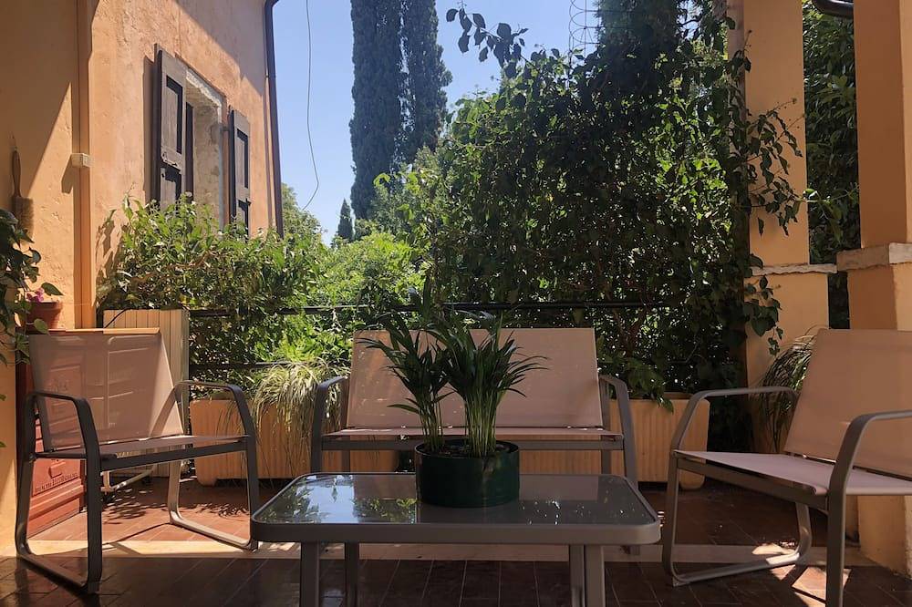 Ganze Wohnung, Villa Nogarola - private pool and garden in Caprino Veronese, Gardasee-Berge