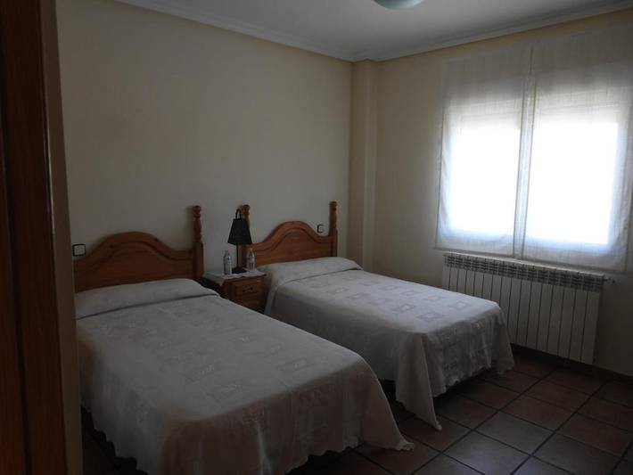 Chalet para 18 personas, con piscina además de jardín y vistas, Se admiten mascotas en Campo de Calatrava - 3