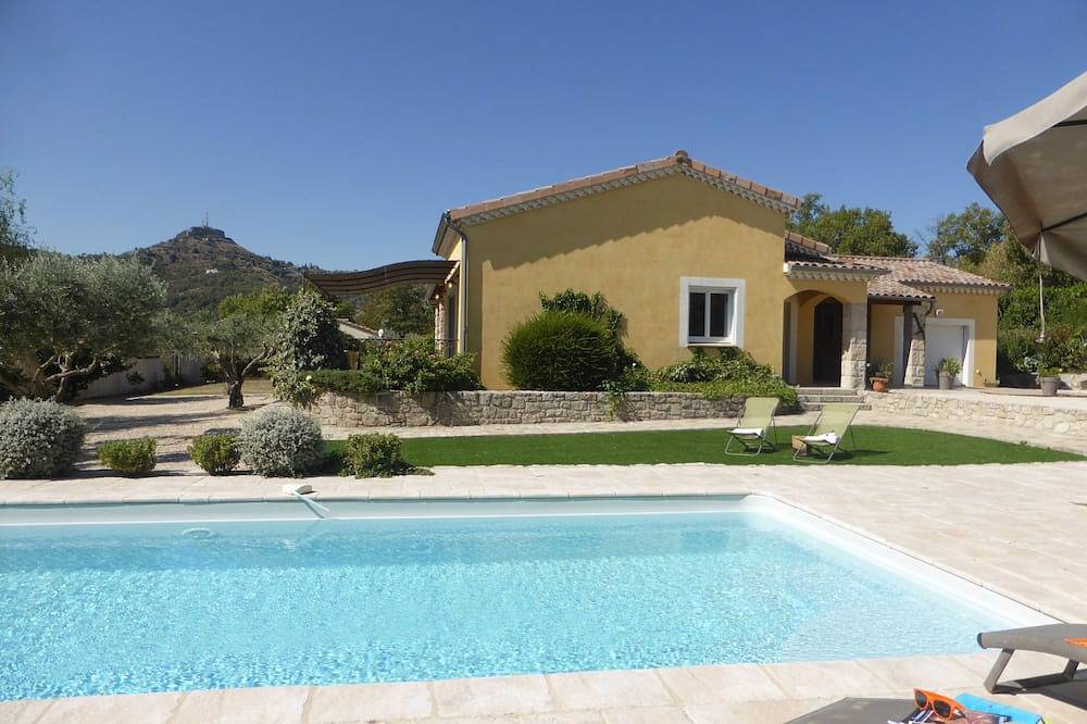 Luxury villa in Vallon Pont d'Arc with private swimming pool in Vallon-Pont-d'Arc, Ardèche