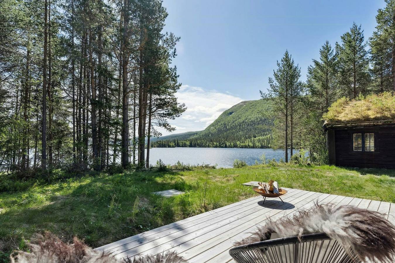 Historisk hytteidyll ved Espedalsvannet in Gausdal 