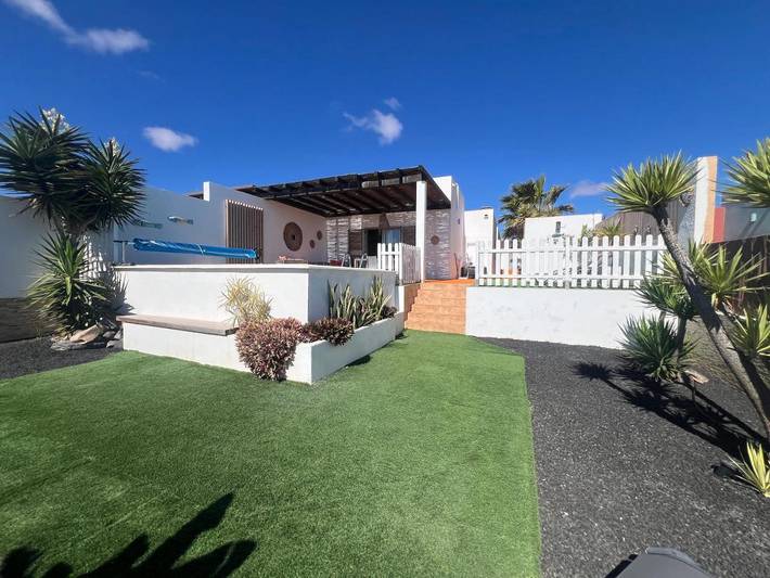 Villa voor 6 personen, with zwembad and uitzicht as well as tuin, met huisdier in Las Salinas