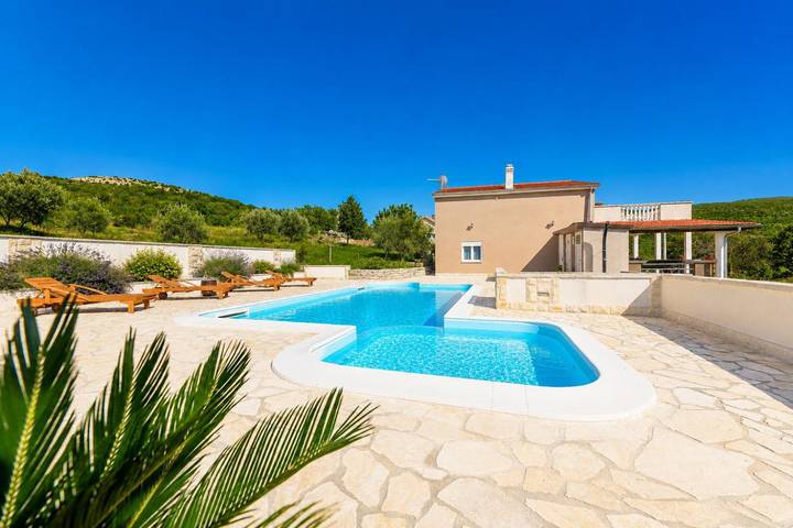 Ferienhaus für 10 Personen, mit Terrasse und Garten sowie Kinderpool in Obrovac