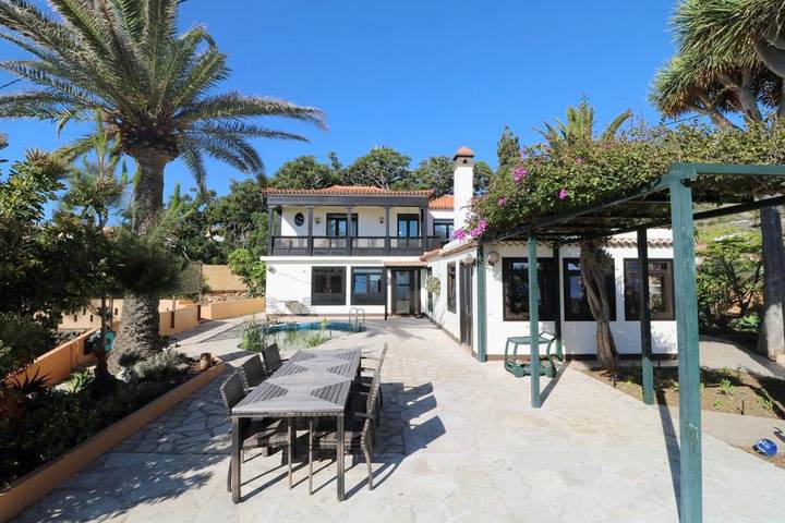 Casa rural para 5 personas, con jardín además de piscina y vistas, Se admiten mascotas en Breña Baja - 2