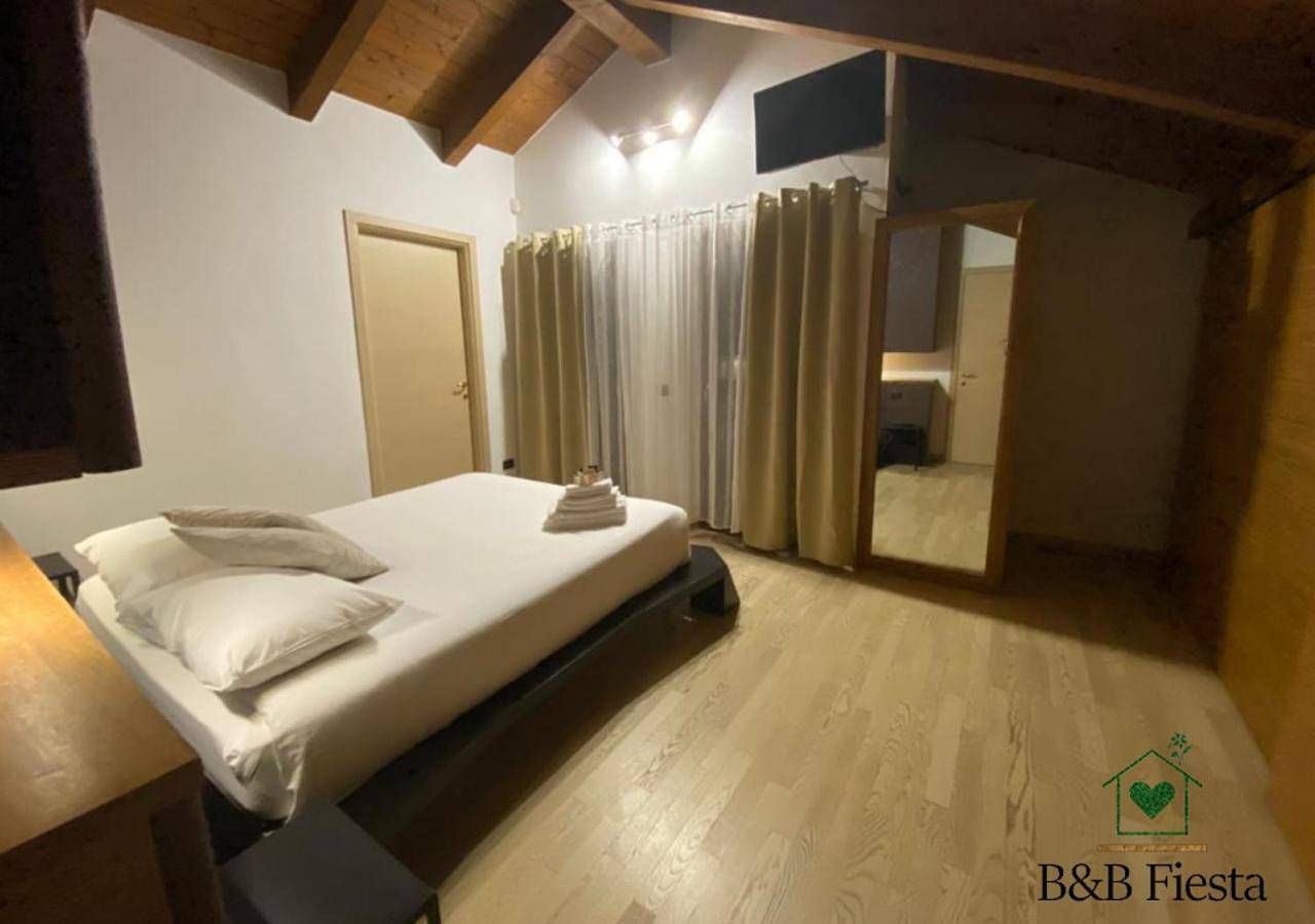 Double Room with Balcony in Imberido (Oggiono), Oggiono