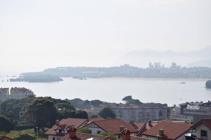 Apartamento de vacaciones para 3 personas, con vistas además de jardín y piscina en Cantabria - 3