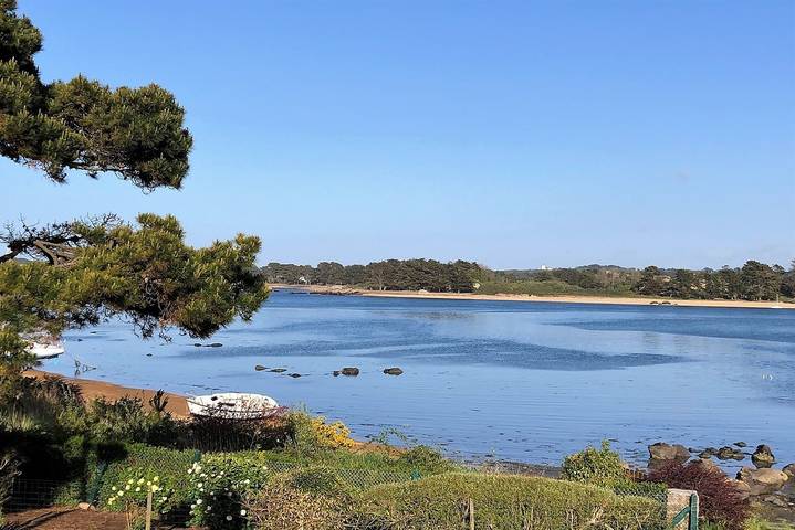 Location de vacances pour 4 personnes, avec Jardin à Trégastel