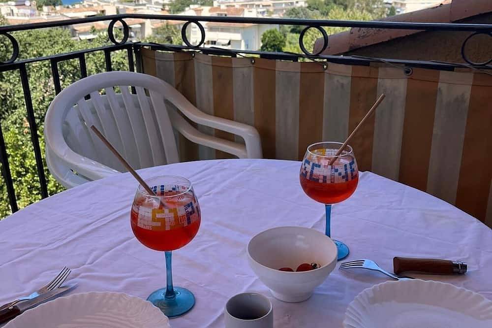 Entire apartment, Saint Tropez Studio 4P Terrasse vue mer Village Parking Privatif 1-8 Aout 2024 in Saint-Tropez, Mediterranean Coast (France)