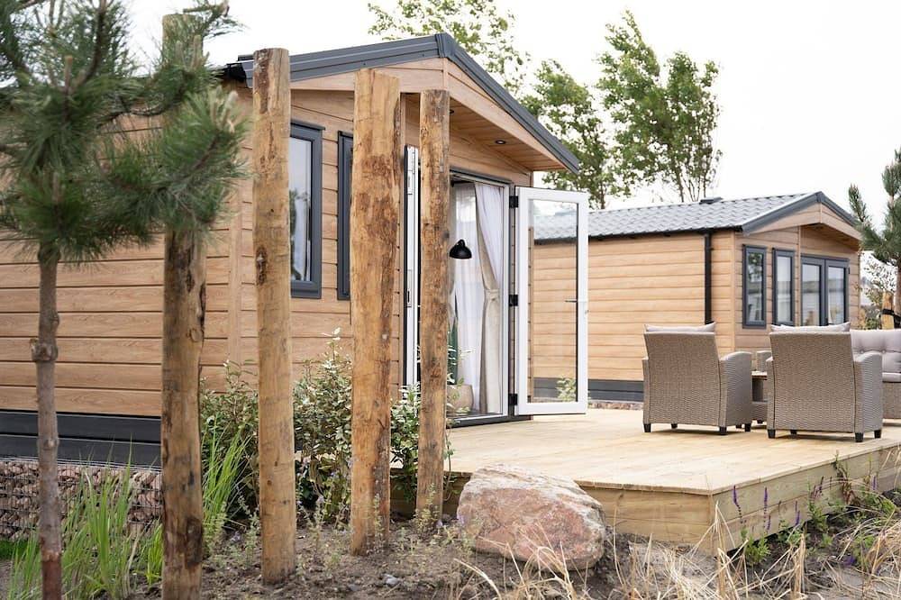 Enjoy your holiday in the Zeebries Cabin: a comfortable holiday home on the Flemish coast for 4 persons, fully equipped for a carefree stay. in Wenduine, Le Coq