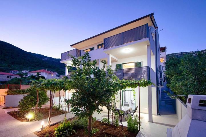 Maison d’hôte pour 6 personnes, avec jardin et vue dans Vis