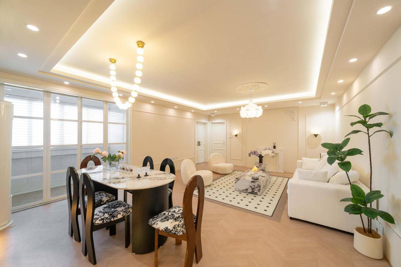 Entire apartment, Molly Homestay - walk to Yu Garden and the Bund 3bedrooms 1study 2 bathrooms elevator apartment in Shanghai, China