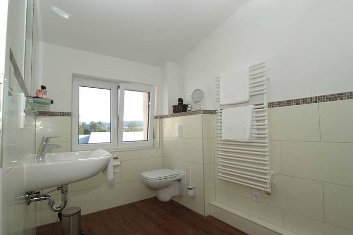 Ferienhaus für 8 Personen, mit Terrasse und Pool sowie Sauna in Kühlungsborn - 4