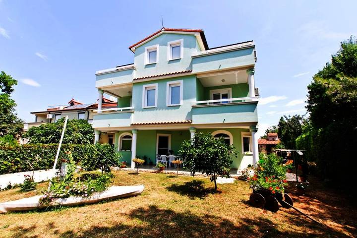 Apartament wakacyjny dla 2 osób, z balkon i ogród w Medulin