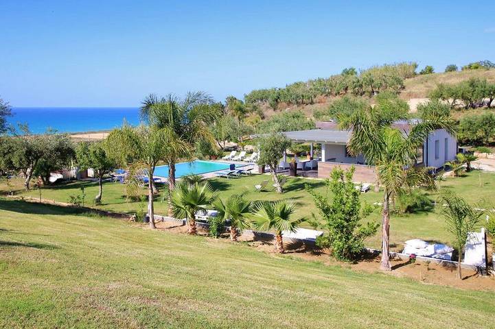 Modernes Anwesen mit eigenem Golf-Praxis, eigenem Pool, Garten, WiFi, Sea View in Contrada Pistavecchia, Campofelice di Roccella