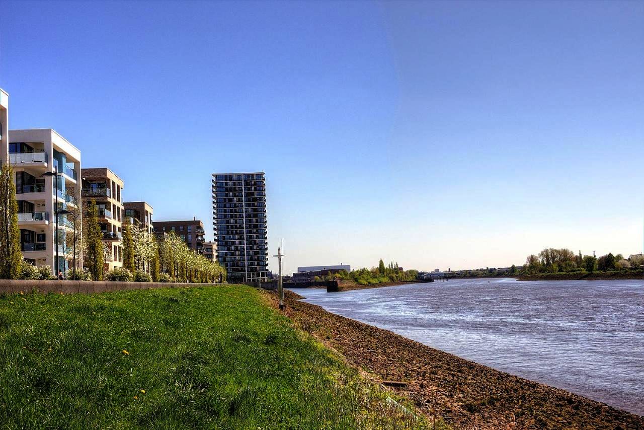 Ganze Wohnung, Plenus Riverloft in Bremen - West, Bremen
