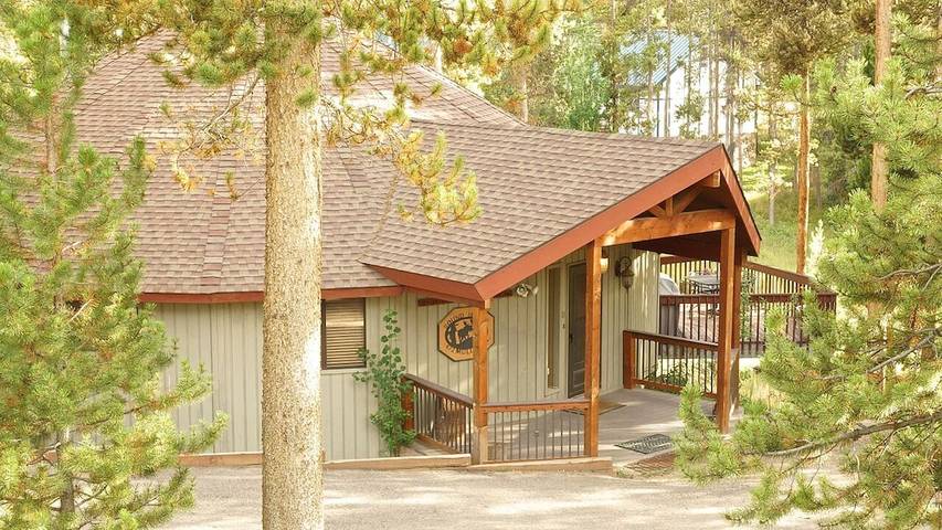 Vacation rental for 16 people, with hot tub and yard in Colorado