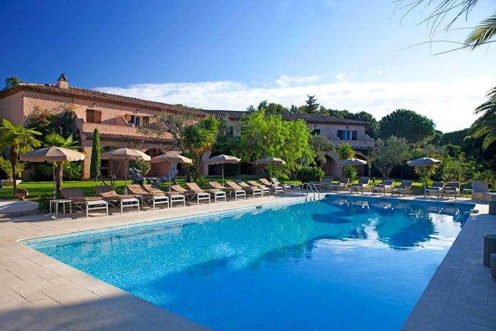 Hôtel pour 4 personnes, avec piscine ainsi que vue et jardin