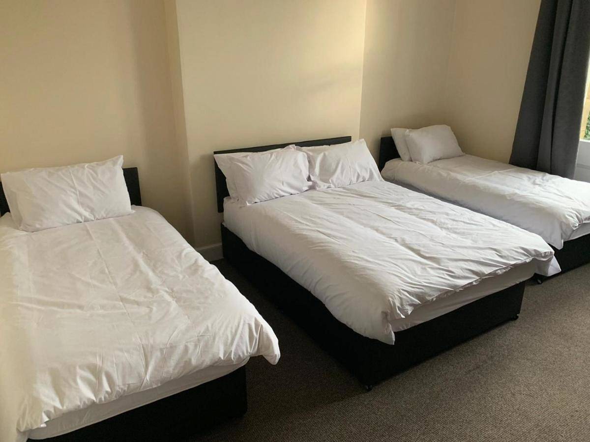 Double Room with Shared Bathroom in Leith, Edimburgo