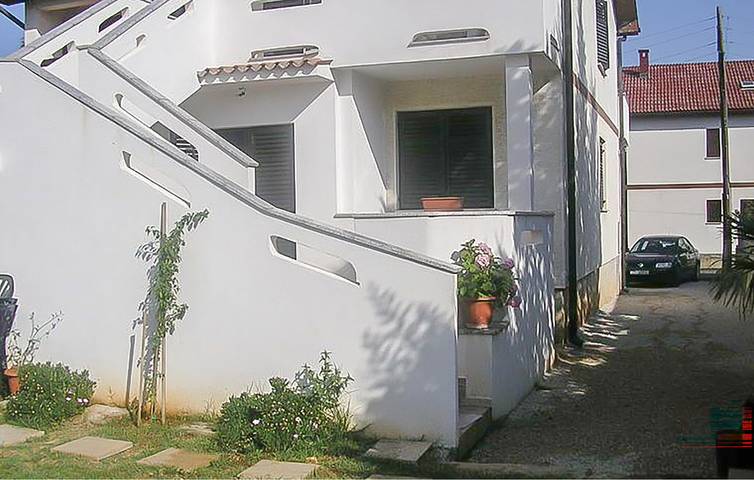Appartement de vacances entier, Charmant appartement avec terrasse et barbecue, à 2,5 km de la plage de Caska in Novalja, Pag