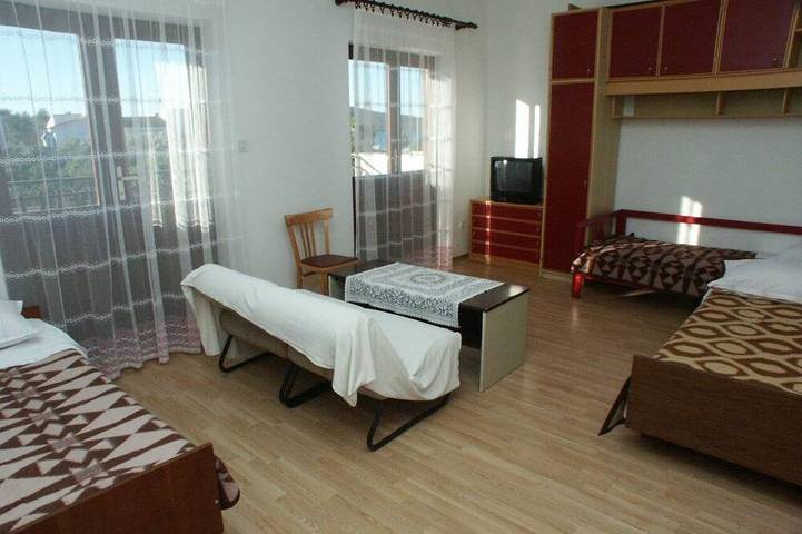 Ganze Wohnung, 3-Zimmer-Ferienwohnung mit Terrasse und Meerblick Zaboric, Sibenik in Žaborić, Šibenik-Knin