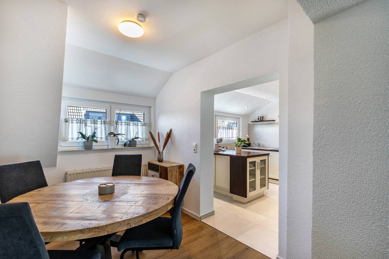 Appartement entier, Appartement "New Look" avec vue sur la montagne, balcon et Wi-Fi in Geisenheim, Arrondissement de Rheingau-Taunus