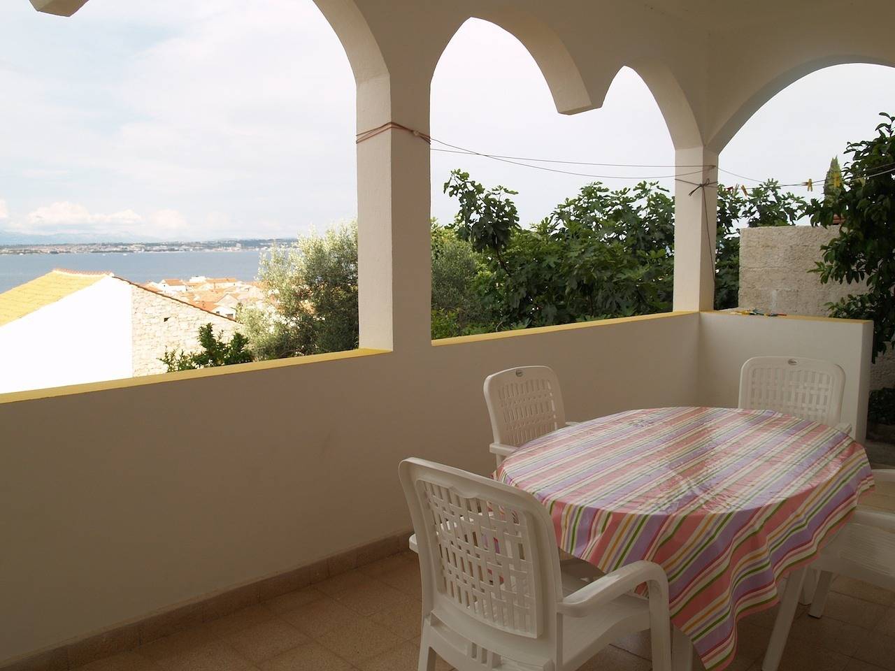 Apartamento entero, Apartamento de una habitación con terraza y vista al mar Preko, Ugljan A-20853-b in Preko, Isla de Ugljan