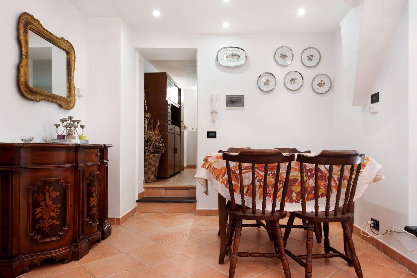 Apartamento entero, Apartamento vacacional "Casa Elena" con vistas a la montaña, Wi-Fi y terraza in Facciù, Moneglia