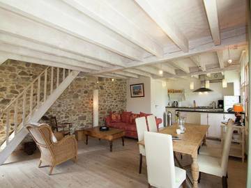 Gîte pour 6 personnes, avec jardin ainsi que terrasse et piscine, animaux acceptés à Roussines