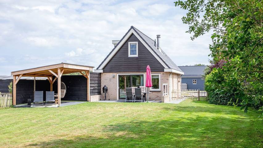 Chalet für 4 Personen, mit Garten und Sauna sowie Whirlpool und Terrasse auf Texel