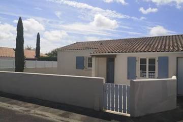 Gîte pour 6 personnes, avec jardin à Étaules