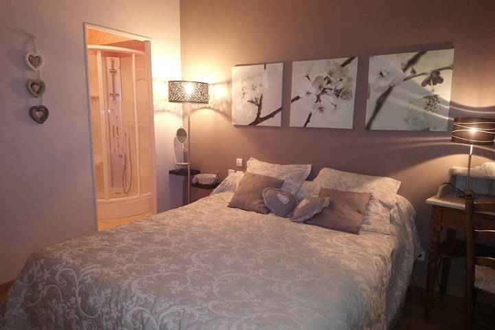 Geräumiges Herrenhaus mit Whirlpool und Schlafzimmern mit privatem Bad, für 11 in Millières, Coutances und Umgebung