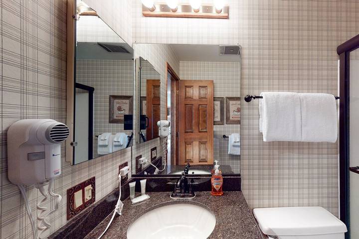 Vacation rental for 6 people, with terrace and pool as well as hot tub in Mammoth Lakes