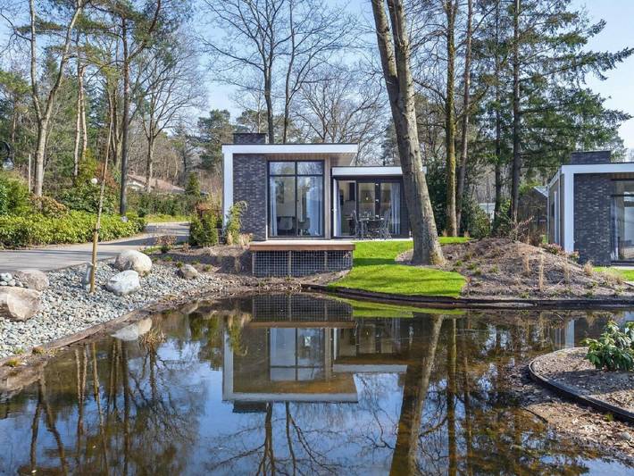Bungalow für 4 Personen, mit Terrasse und Garten sowie Pool