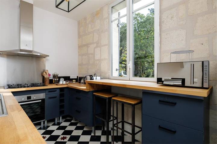 Location de vacances pour 14 personnes, avec piscine et jardin ainsi que vue et terrasse à Carignan-de-Bordeaux - 2