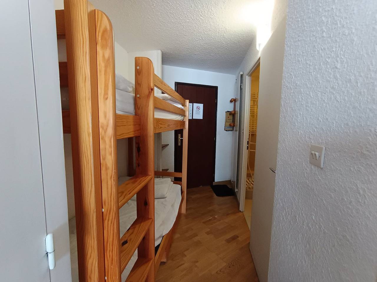 Studio entier, Studio rénové, accès pistes, parking in Montgenèvre, Région de Briançon