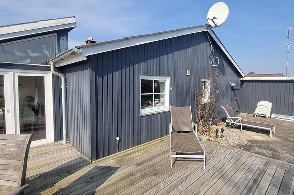 Harmoniously renovated vacation home near the beach with a view of the water in Diernæs, Haderslev