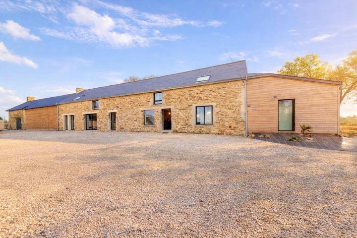 Location de vacances pour 15 personnes, avec jardin à Plaudren