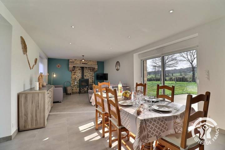 Gîte pour 6 personnes, avec Terrasse ainsi que Jardin et Vue à Saint-Ouen-des-Alleux