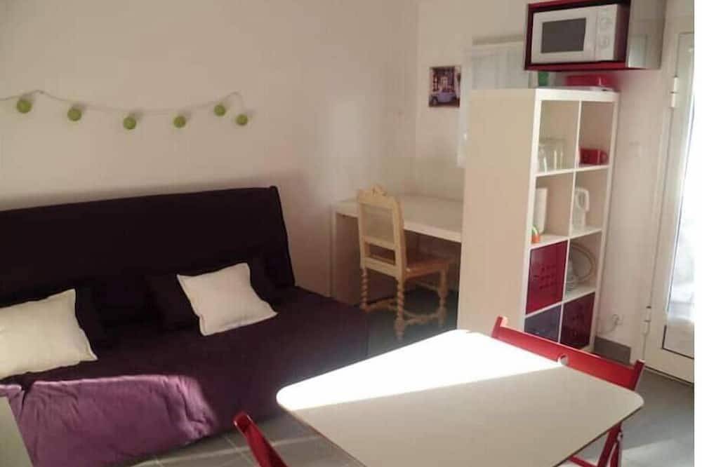 Entire apartment, Le Pin aux Lierres in Meyreuil, Aix-en-Provence region