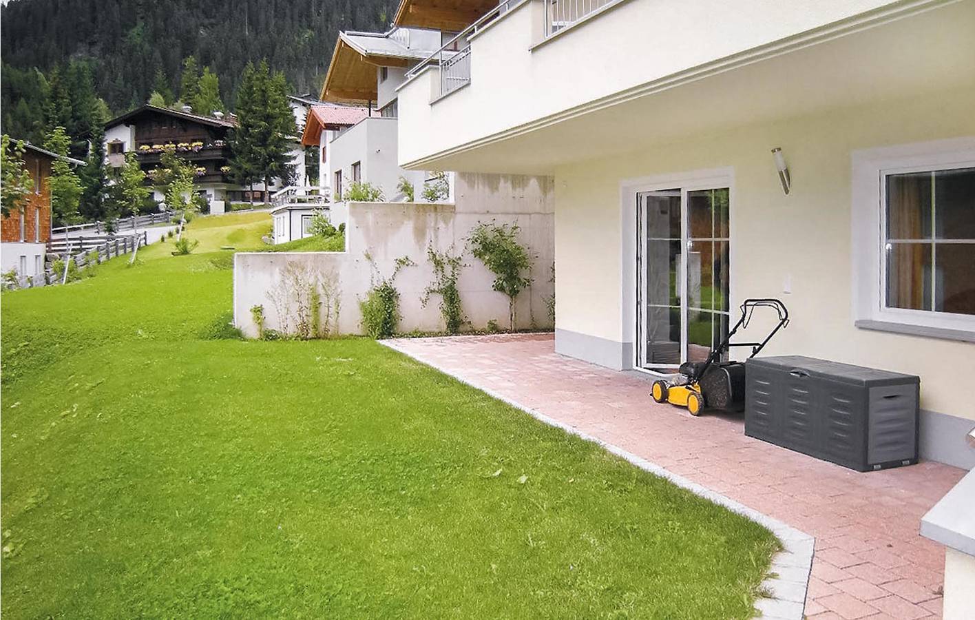 Geheel vakantieappartement, Stijlvol Sauna Apt: Ski, Dineer, Ontspan! in Lechtal Alps, Sankt Anton am Arlberg
