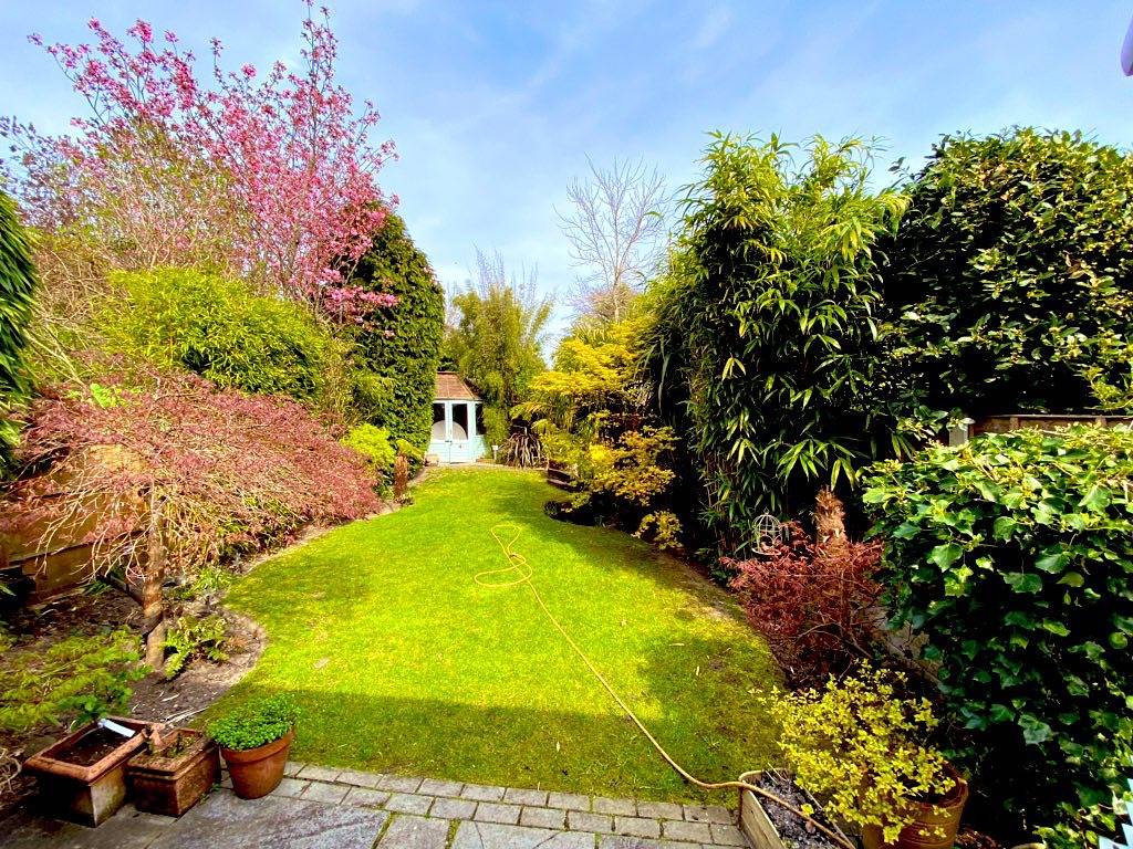 Luxury Central Hale living in Grand Manchester