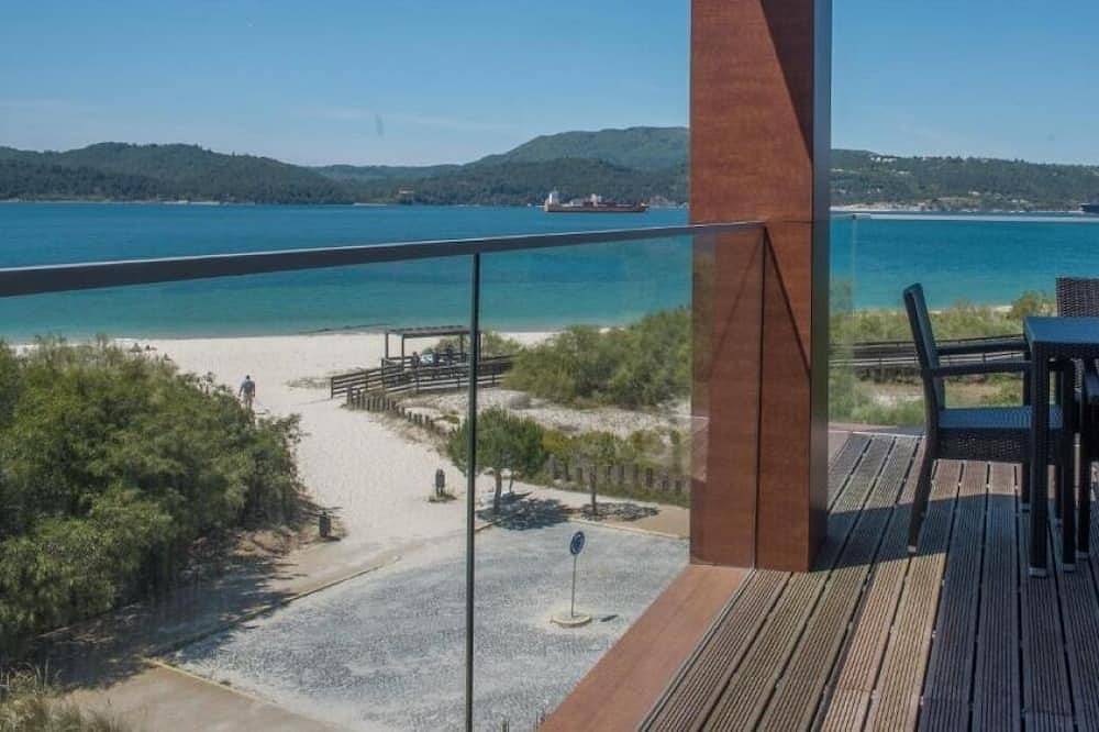 Beach Escape with Onsite Pool & Spa,Tennis, Free Parking, Short Drive to Lisbon! in Praia Tróia Mar, Carvalhal