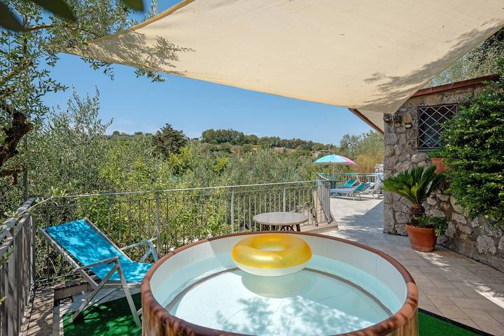 Villa 'Cynara Holiday House' with Mountain View, Wi-Fi and Air Conditioning in Massa Lubrense, Naples Province