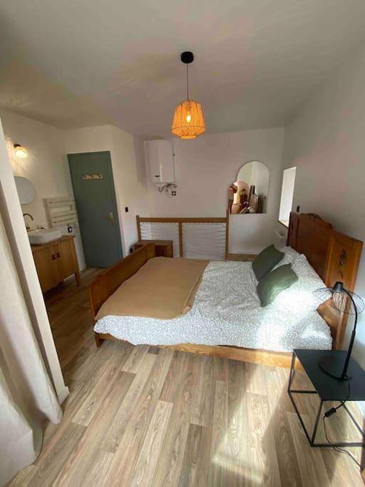 Gîte pour 2 personnes, avec Terrasse dans Ébreuil - 4