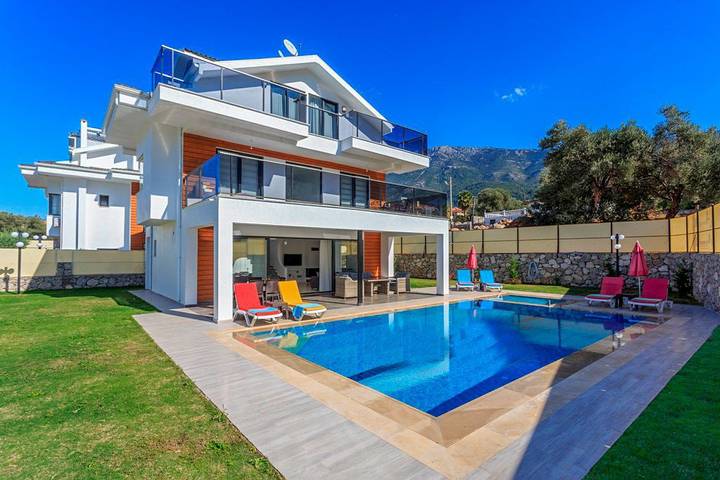 Villa für 8 Personen, mit Pool und Garten sowie Kinderpool und Terrasse - 1