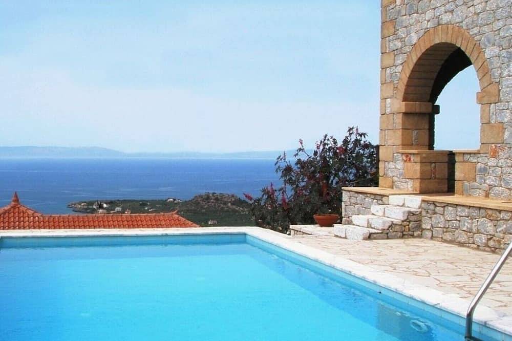 Villa for 4 People in Stoupa, Messenian Gulf