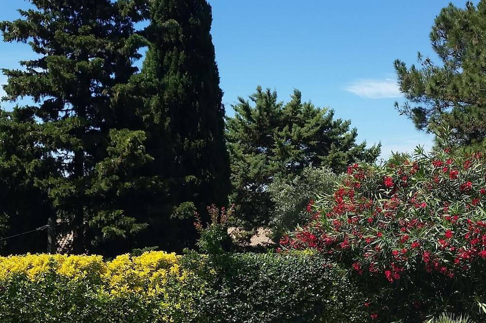 Charming air-conditioned villa with garden and swimming pool in Beaucaire, Nimes und Umgebung