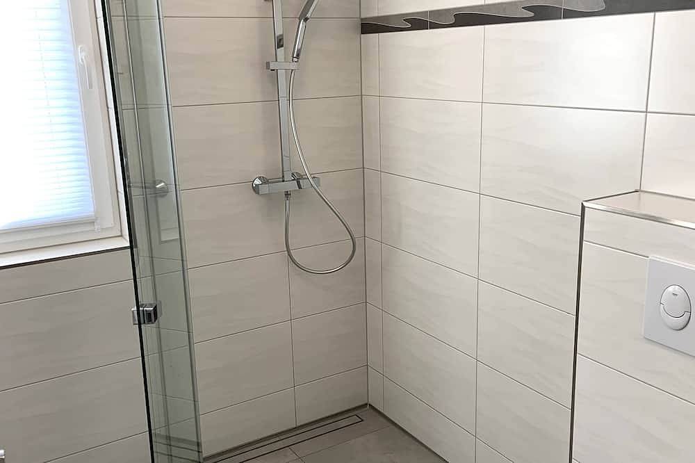 Ganze Wohnung, Ferienwohnung im Stadtzentrum in Hennigsdorf, Ruppiner Seenland
