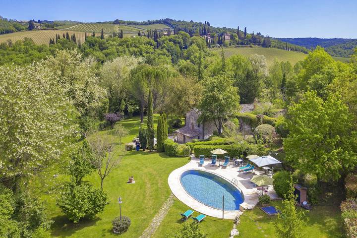Casa vacanza per 12 persone, con piscina e giardino in Radda in Chianti